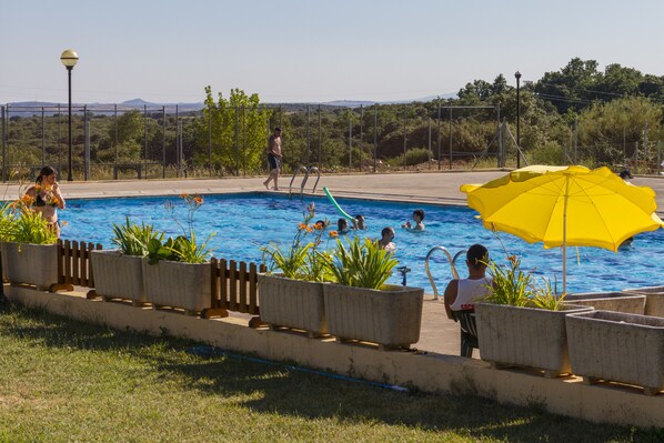 2 outdoor pools, open 11:00 AM to 2:00 PM, pool umbrellas