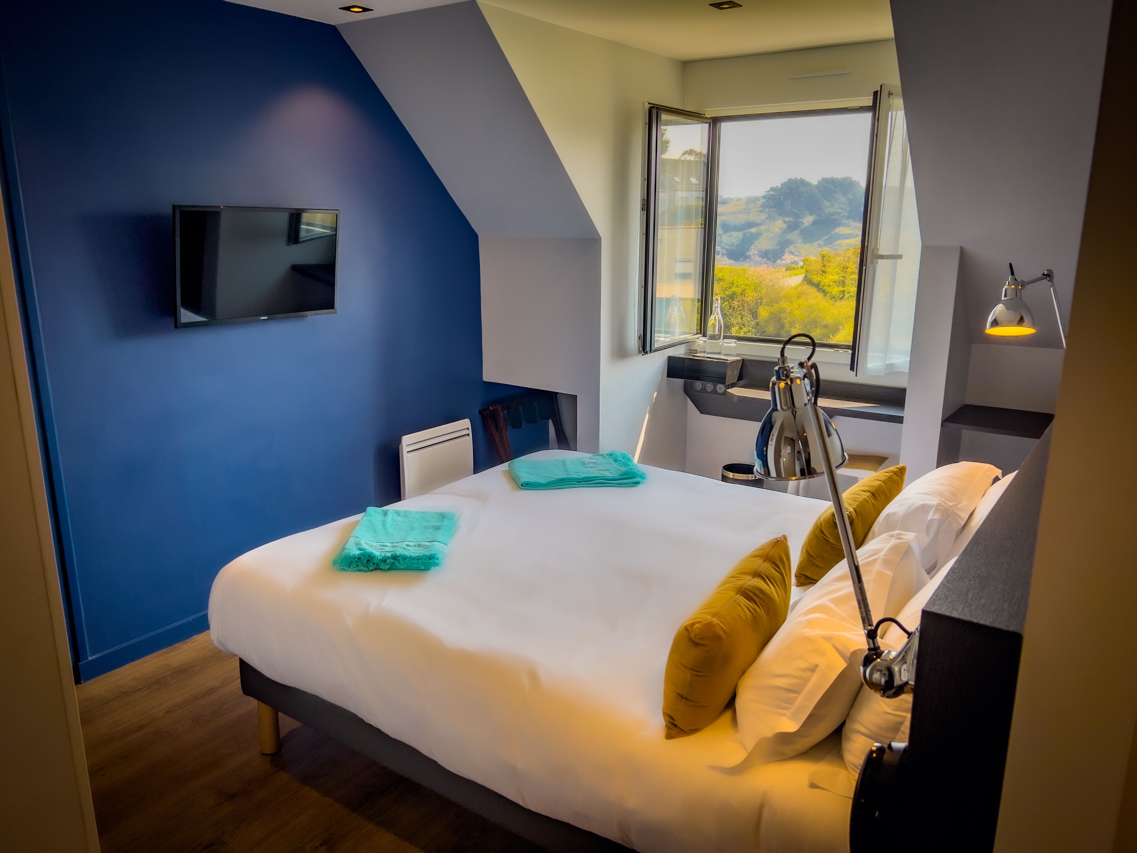 sea room | 1 bedroom, premium bedding, individually decorated, desk