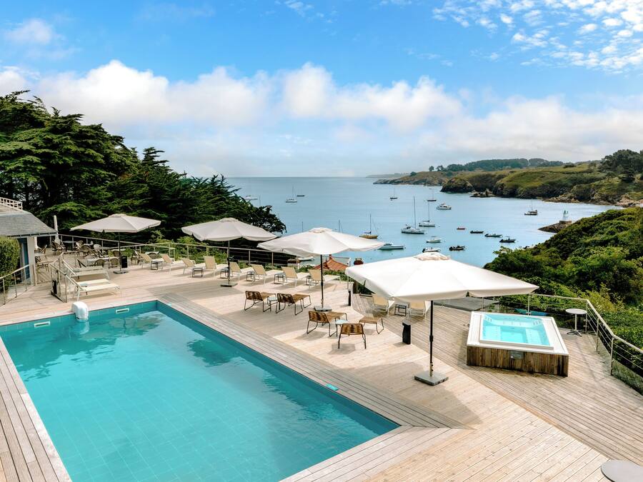 Hồ bơi ngoài trời, mở cửa từ 9:00 đến 20:00, dù/ô trên bãi biển/hồ bơi