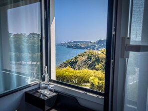 Habitació Comfort, 1 llit de matrimoni, vistes al mar | Roba de llit d'alta qualitat, decoració individual i escriptori 