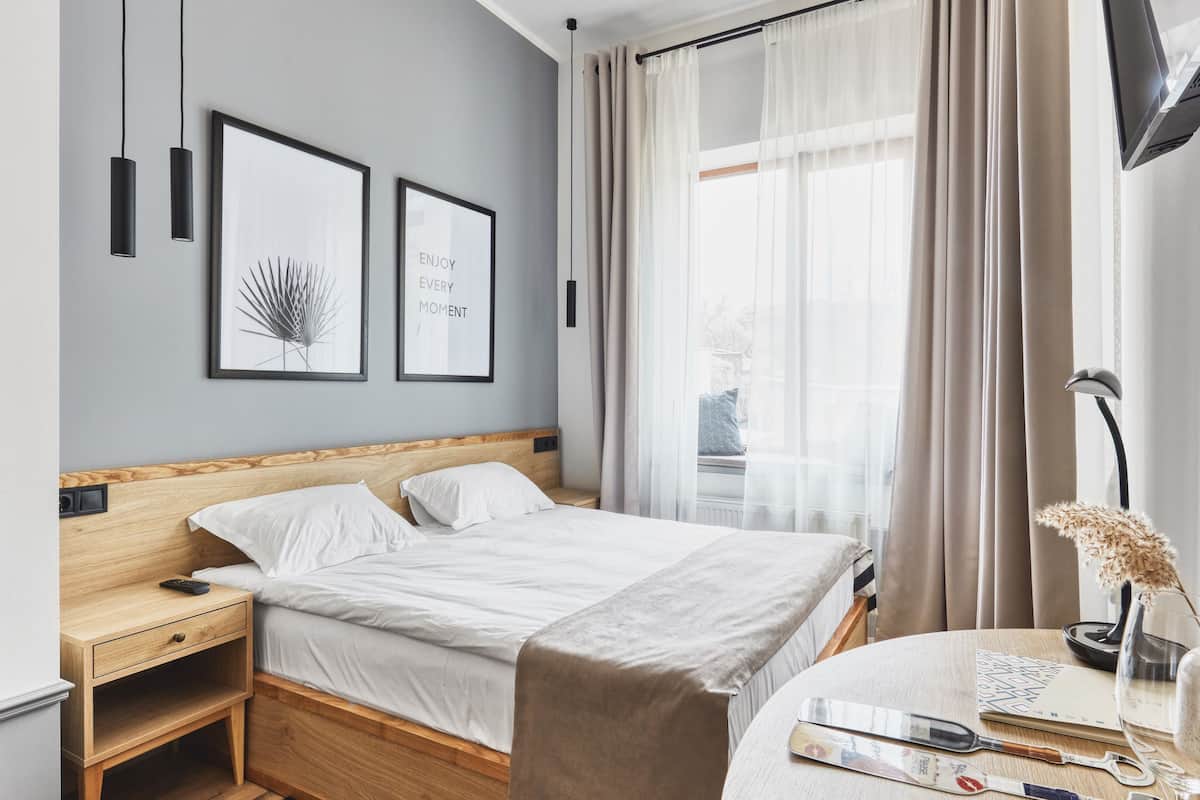 Standard Room | Premium bedding, in-room safe, desk, blackout curtains