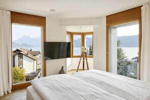 Télévision à écran plat de 45 pouces avec chaînes par câble, télévision