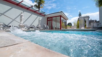 Outdoor pool, pool loungers
