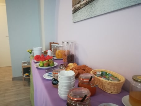 Breakfast buffet