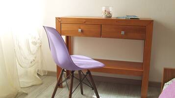 Habitación doble | Minibar, escritorio, cortinas blackout y cunas gratuitas