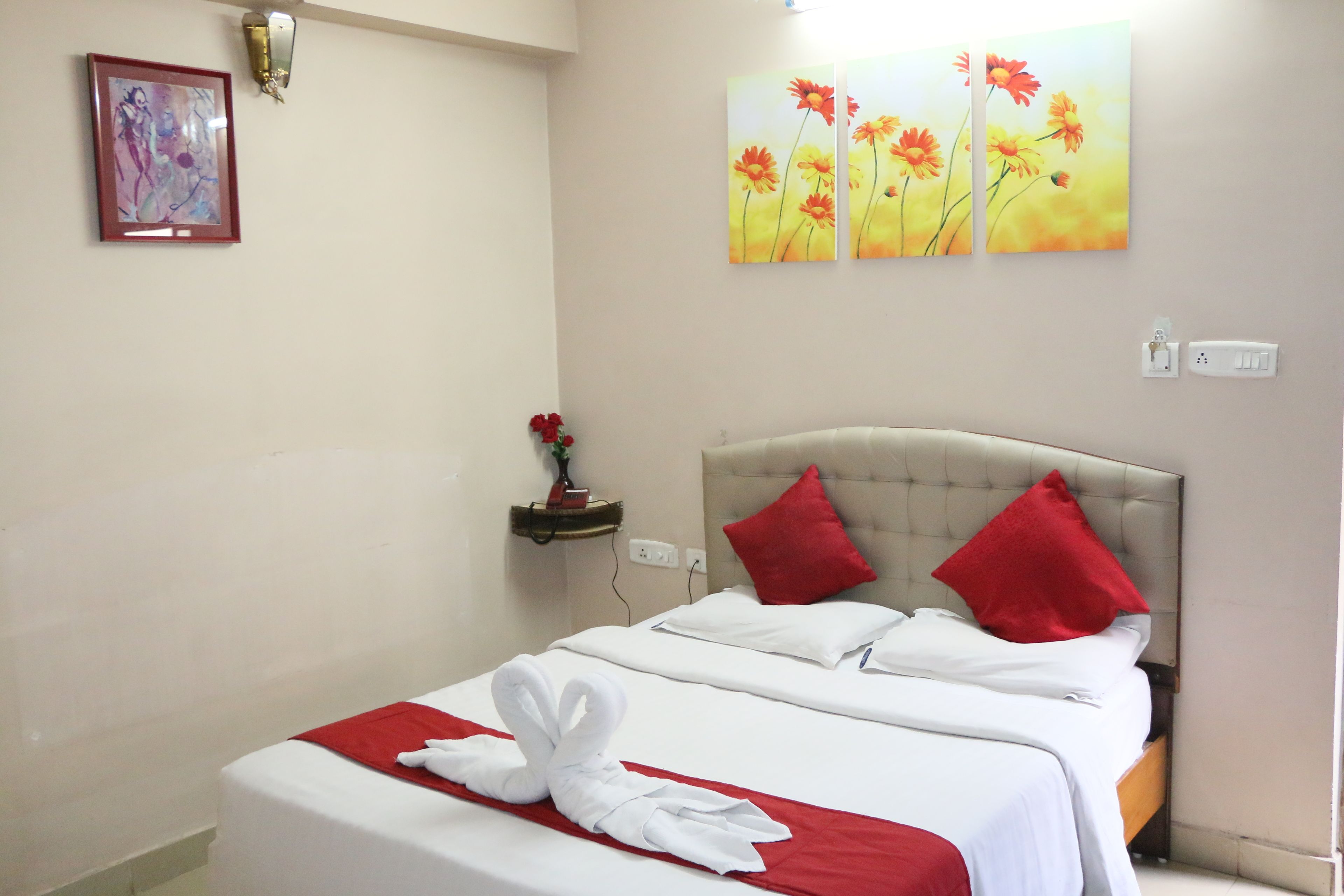 Deluxe Room, 1 Double Bed, Accessible, Non Smoking | Desk, soundproofing, free WiFi