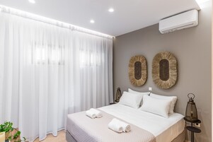Two Bedroom Suite Sea View | In-room safe, iron/ironing board, WiFi (free), individually decorated