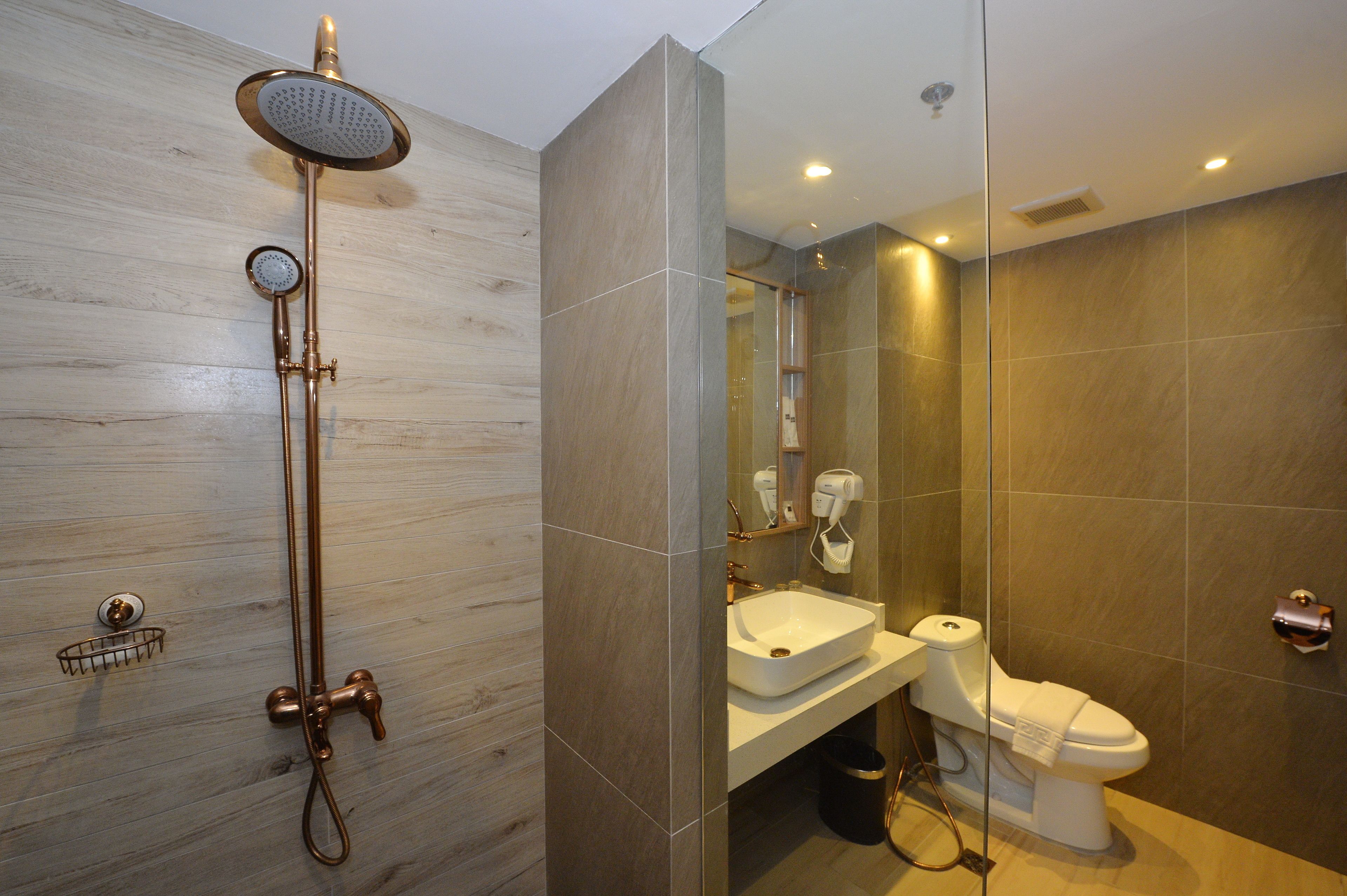 jasmine loft room | bathroom | shower, free toiletries, hair dryer, bathrobes