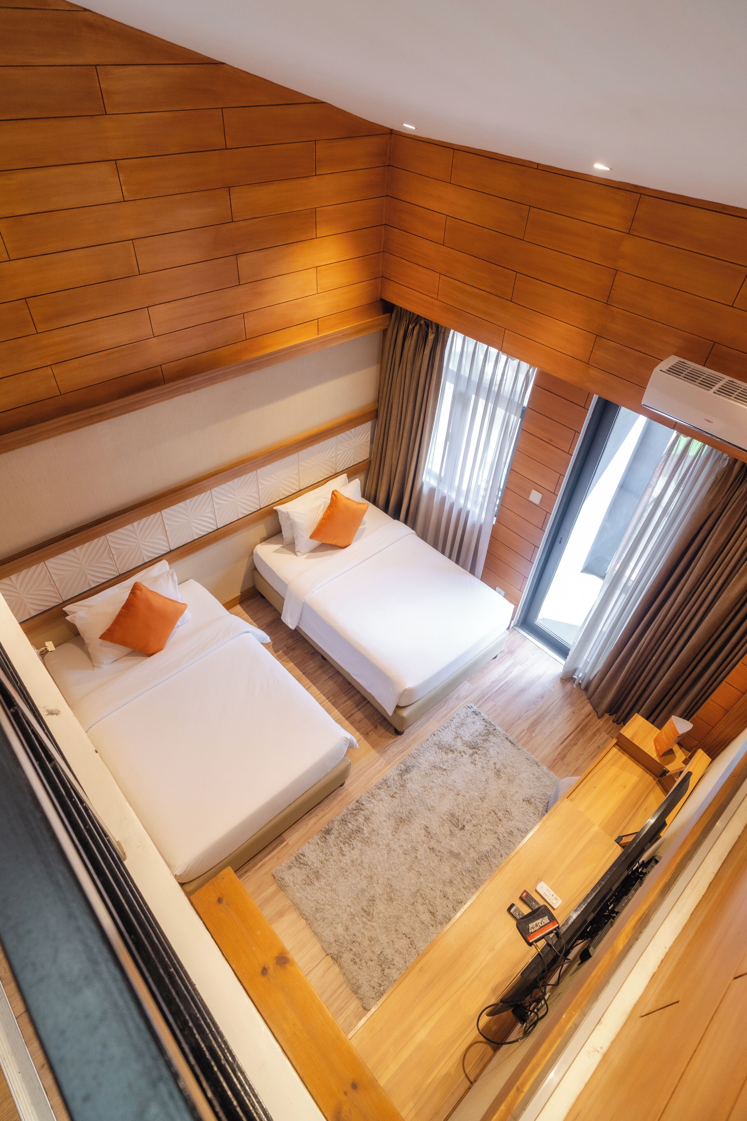 In-room safe, blackout curtains, free WiFi, bed sheets