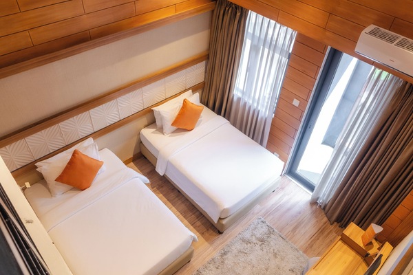 Jasmine Loft Room | In-room safe, blackout drapes, free WiFi, bed sheets