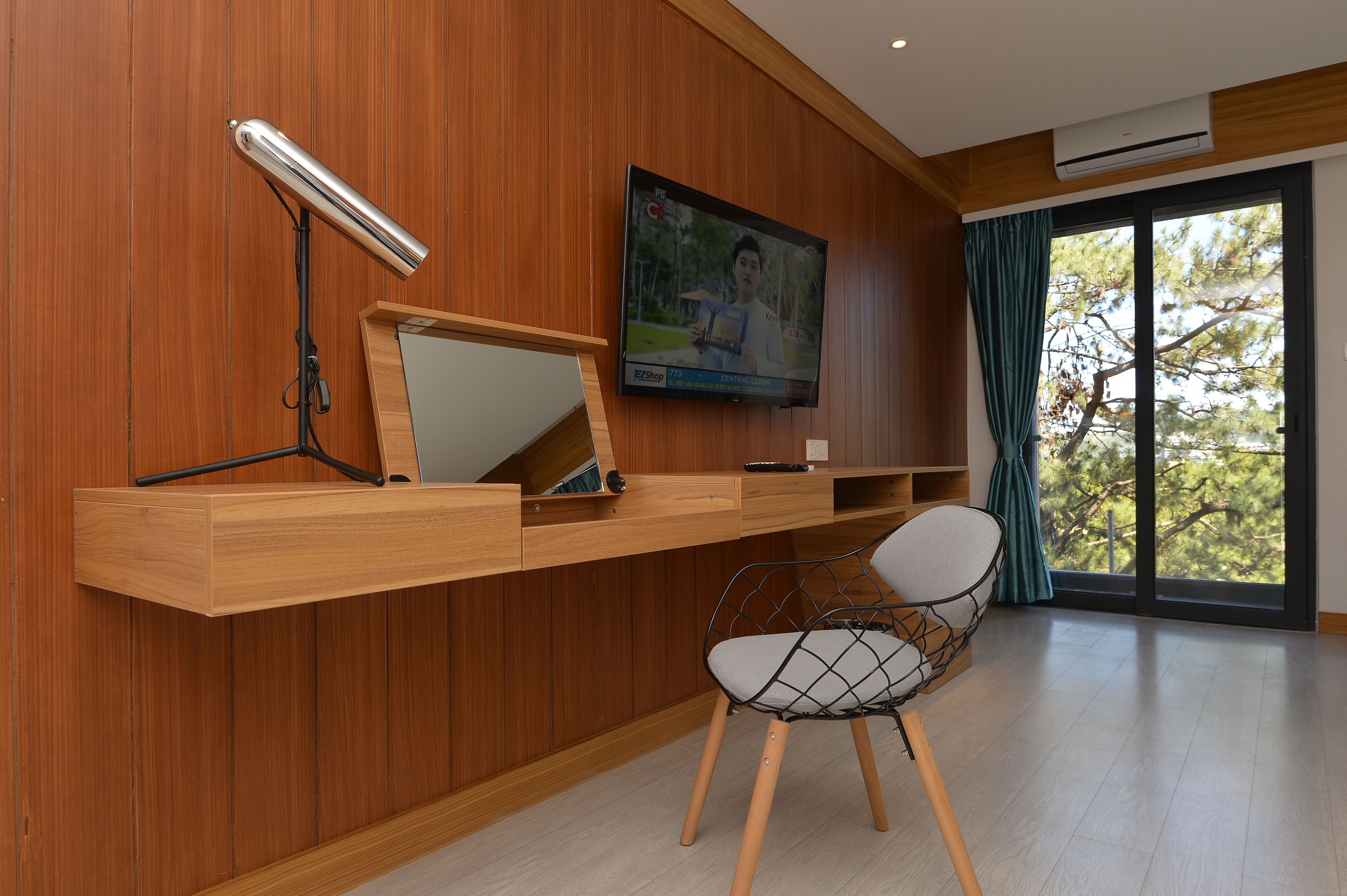 Habitación Premier | Minibar, caja fuerte, escritorio y cortinas opacas