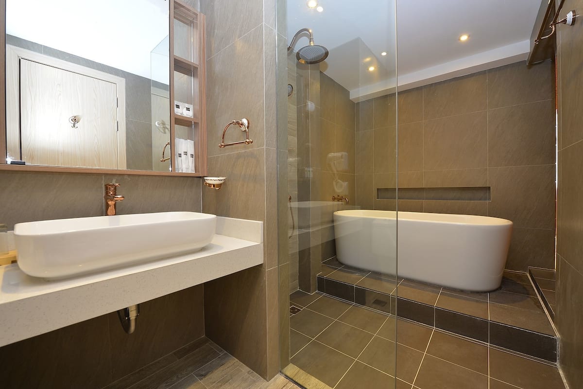 rose loft room | bathroom | shower, free toiletries, hair dryer, bathrobes