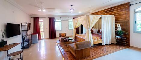 Junior Suite | Egyptian cotton sheets, premium bedding, Select Comfort beds