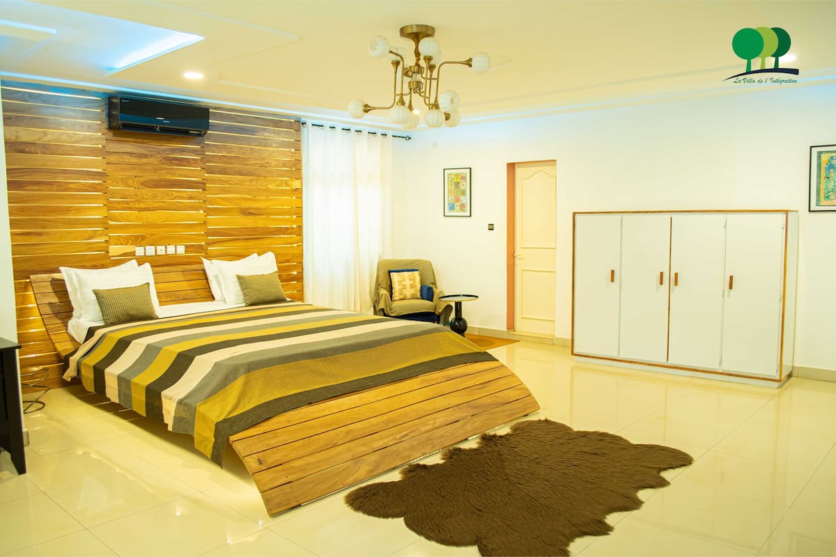 Executive Suite | Egyptian cotton sheets, premium bedding, Select Comfort beds