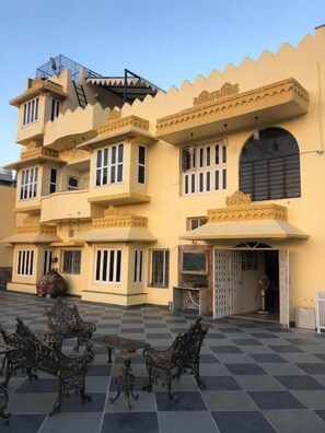 Property entrance - Jai Villa Homestay (Udaipur)