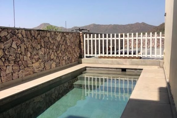 Outdoor pool, open 6:00 AM to 9:00 PM, pool loungers