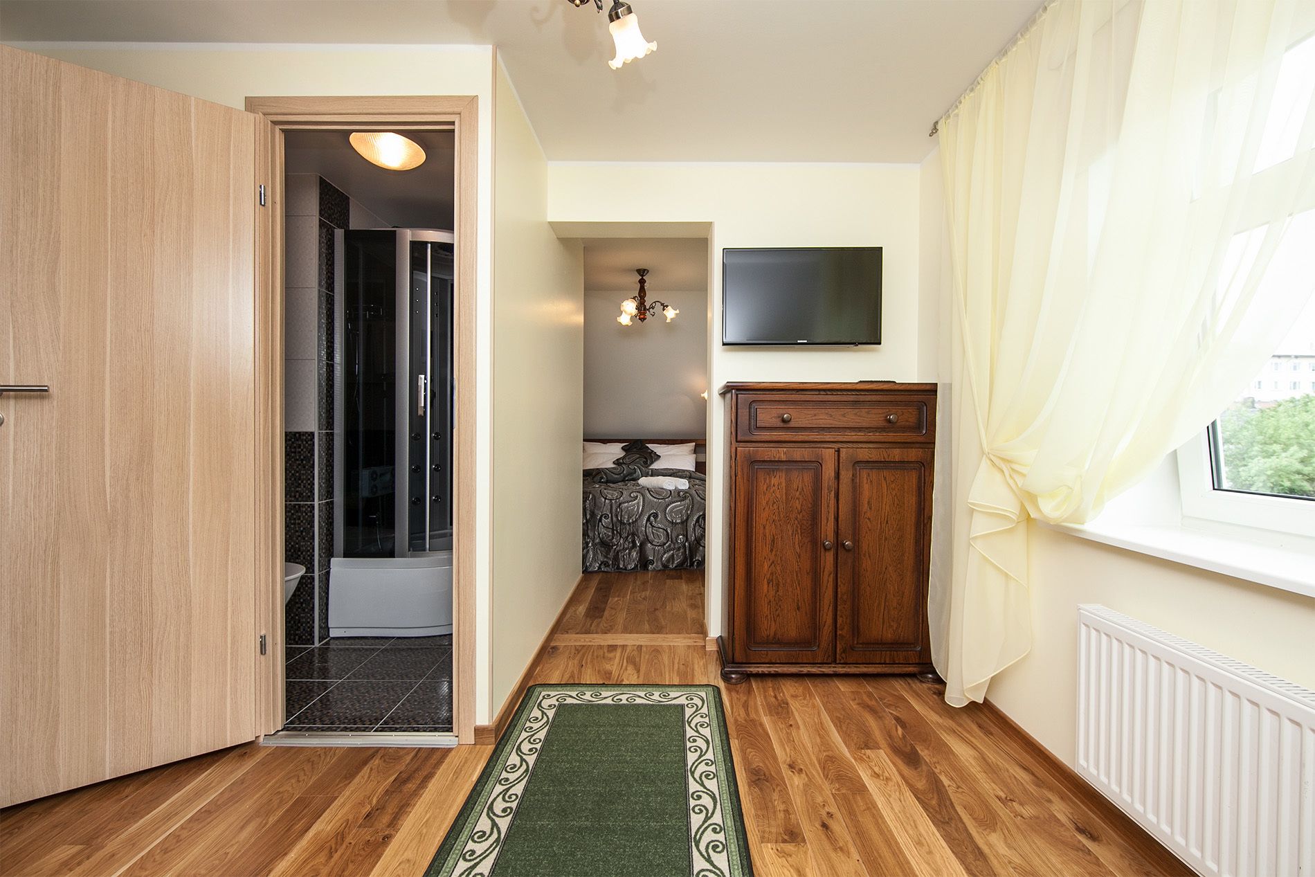 Familienzimmer | Badezimmer | Kostenlose Toilettenartikel, Haartrockner, Bademäntel, Hausschuhe