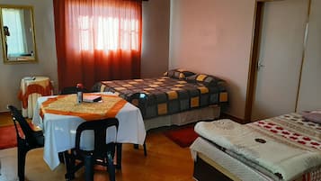 Grand Room, Non Smoking | Blackout drapes, bed sheets