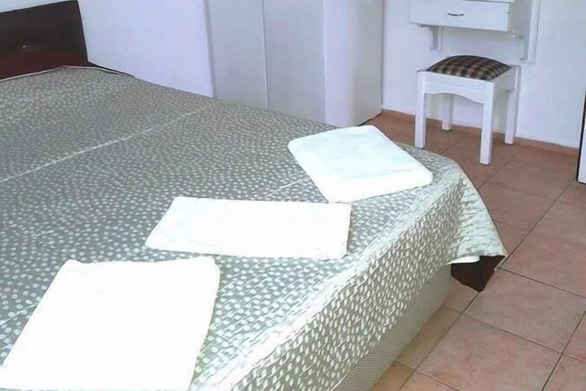 Apartment, 1 Bedroom | Iron/ironing board, rollaway beds, free WiFi, bed sheets