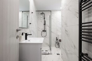 Premium One Bedroom Suite with Balcony | Bathroom | Shower, free toiletries, hair dryer, bidet - The Omnia Collection Pagrati (Athens)