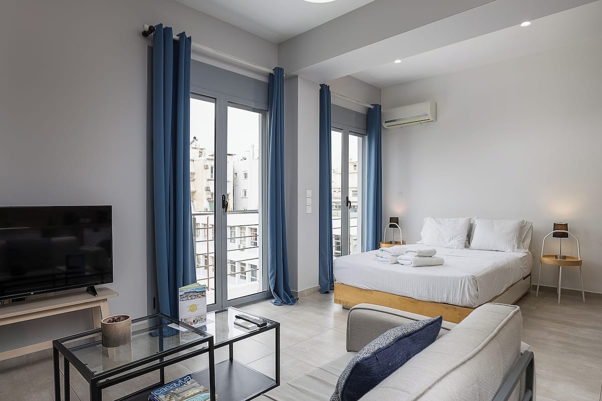 Premium Studio with Balcony | 1 bedroom, iron/ironing board, free WiFi, bed sheets