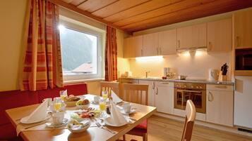 Apartment, 2 Bedrooms | In-room dining