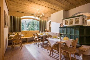 Spécialités Cuisine locale et internationale