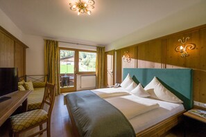 In-room safe, blackout curtains, soundproofing, free WiFi - Hotel Haflingerhof (Wildschönau)