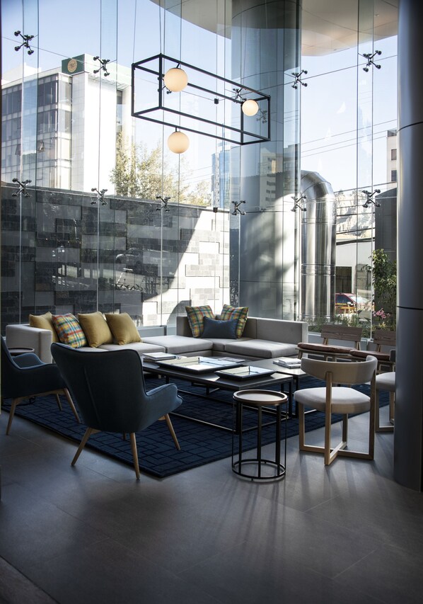 Lobby sitting area - Casa Grande Express (La Paz)