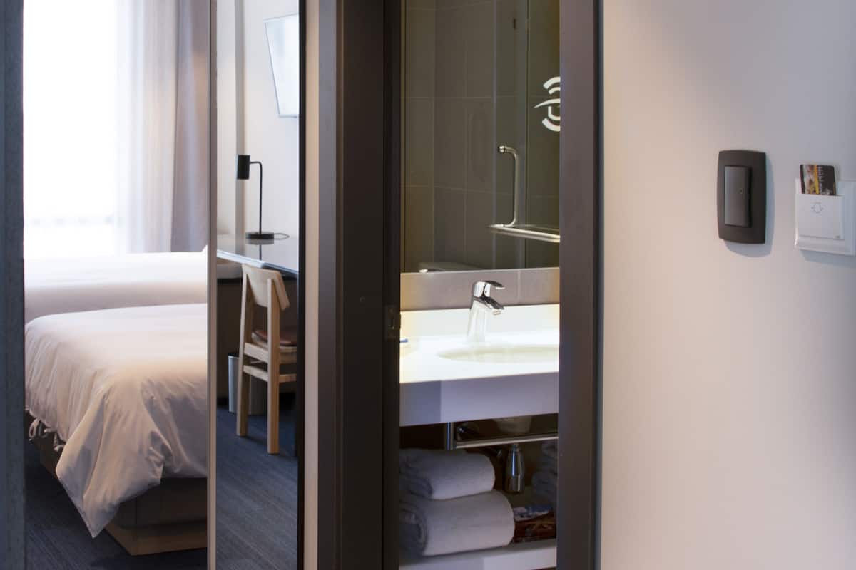 standard twin room | minibar, in-room safe, desk, laptop workspace