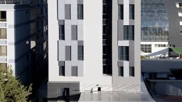 Vista frontal de la propiedad