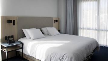 Quarto, 1 cama King, para não fumantes | Frigobar, cofres nos quartos, escrivaninha
