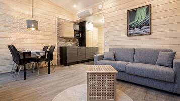 Aurora Suite | Iron/ironing board, free WiFi, wheelchair access