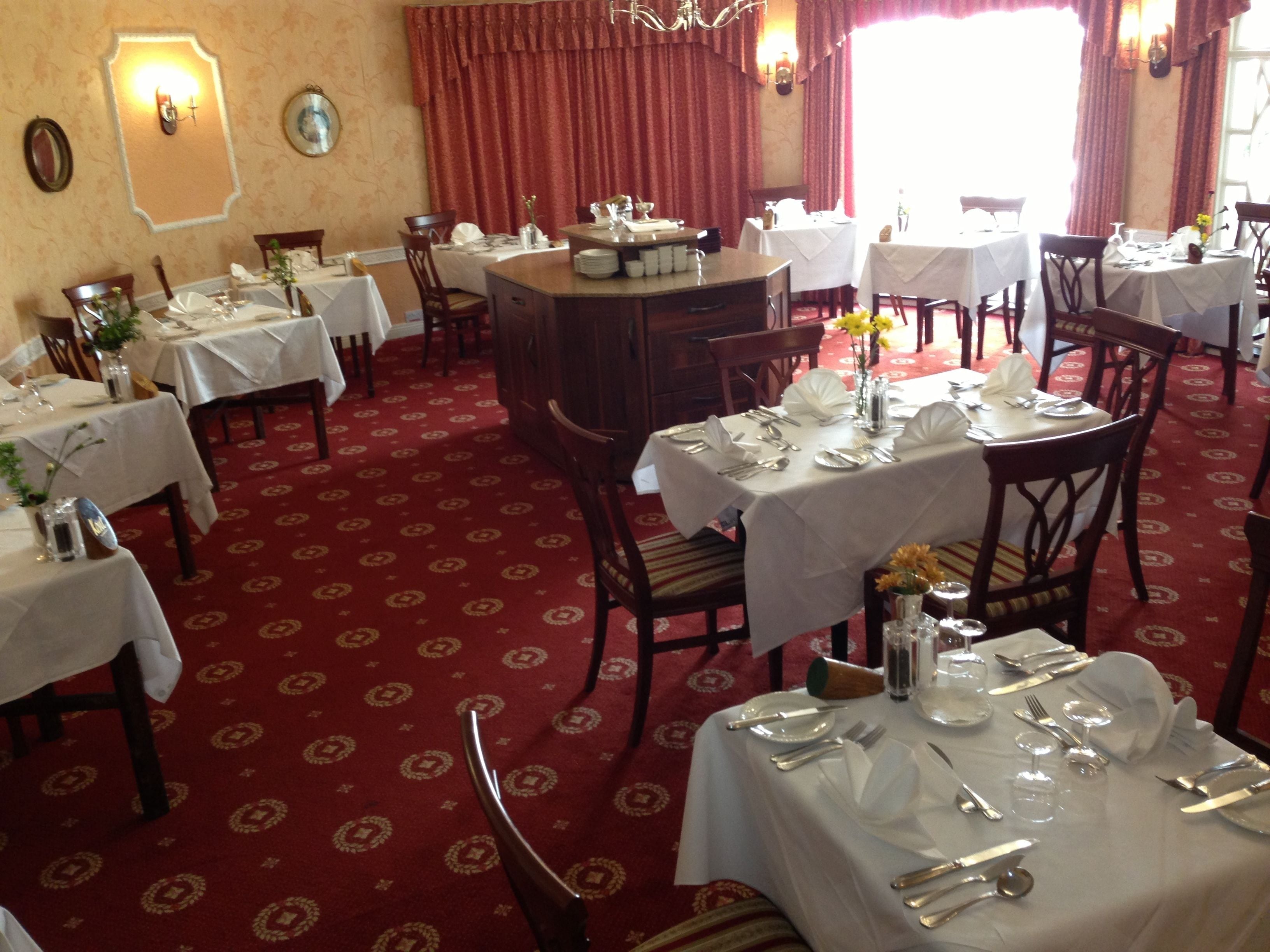 Café da manhã completo todos os dias (GBP 25.00 por pessoa) 