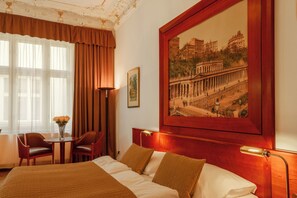 Comfort-Doppelzimmer | Minibar, Zimmersafe, Schreibtisch, laptopgeeigneter Arbeitsplatz