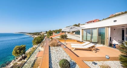Villa Gloss