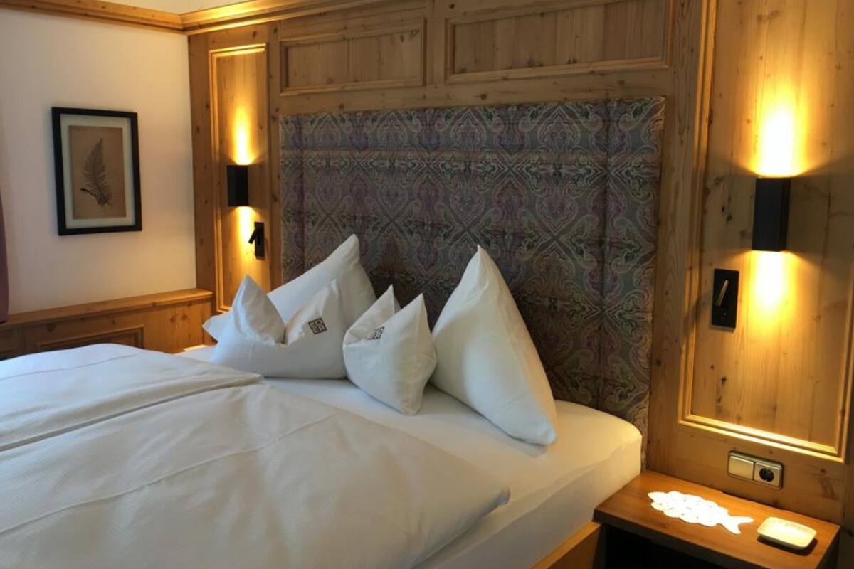 Superior Double Room | In-room safe, cribs (free), WiFi (free)