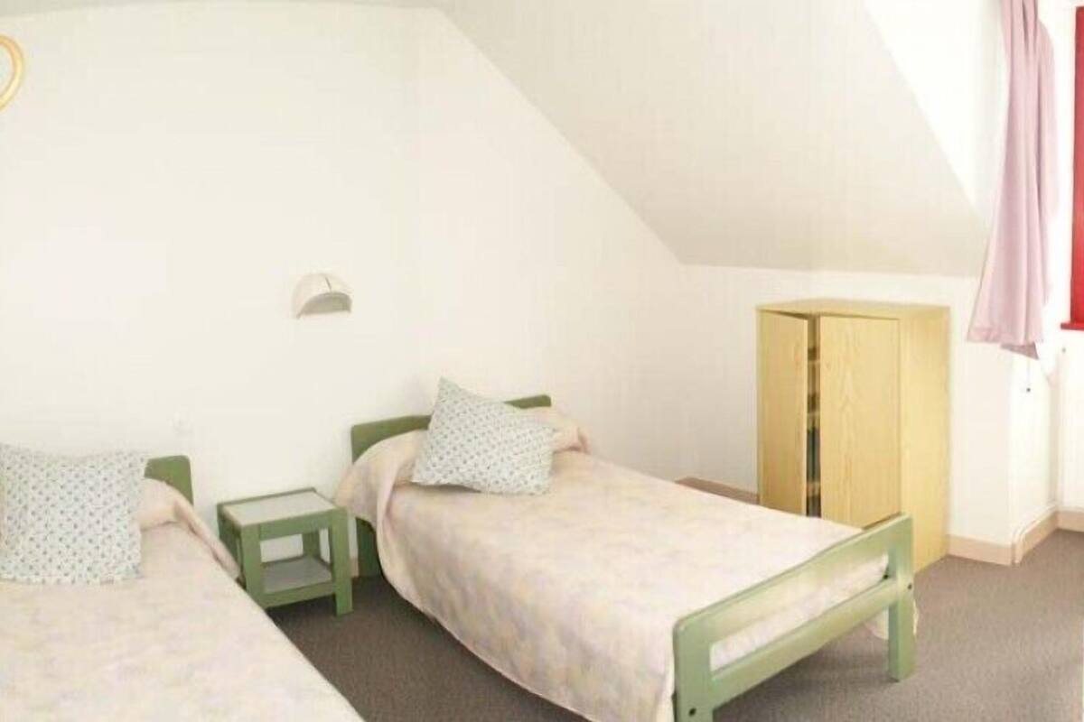 12 bedrooms, free WiFi