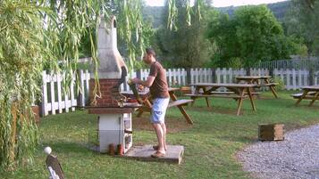 Kawasan BBQ/berkelah