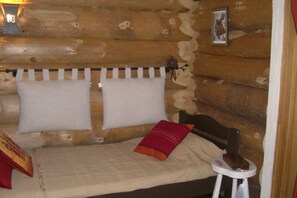 Room (Salama) - La Colline aux Fustes (Meurville)