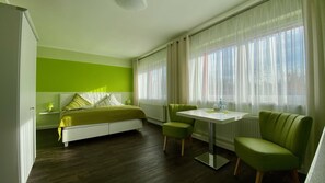Deluxe Double Room, Ensuite - Restaurant & Pension Rüssel - Pub (Sangerhausen)