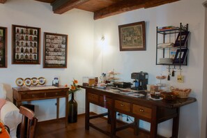 Free daily local cuisine breakfast  - B&B Il Tomolo (Agnone)