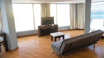 Luxury Apartment, 1 Bedroom | Pemandangan dari bilik