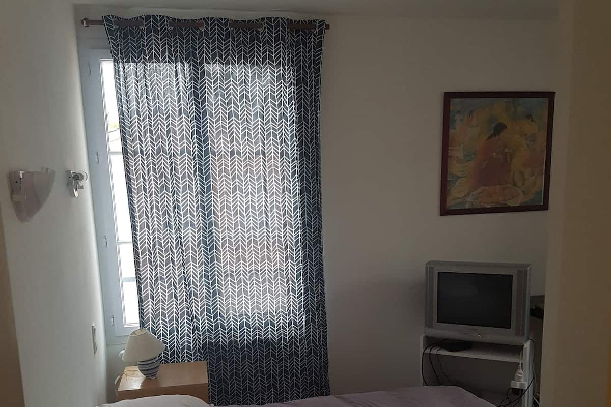 Comfort Double Room | Desk, blackout drapes, free WiFi, bed sheets