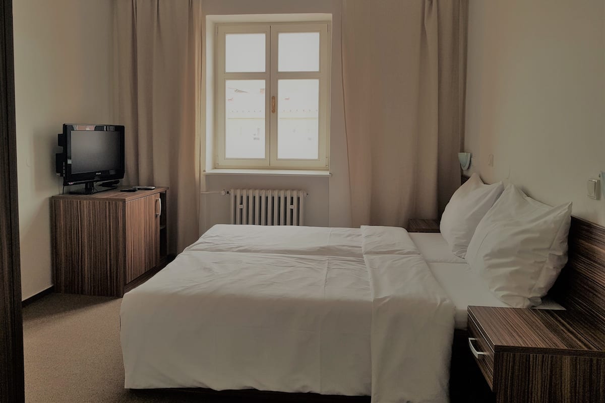 Blackout drapes, WiFi (free), bed sheets