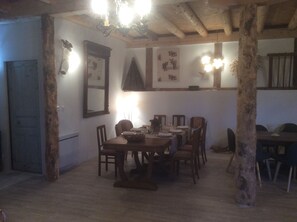 Breakfast and dinner served - Le Clos de Masclaux (Arlempdes)