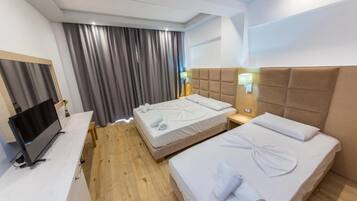 Triple Room, Balcony | Minibar, in-room safe, desk, blackout drapes