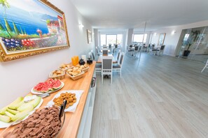Free daily buffet breakfast - Hotel Saranda Palace (Sarandë)