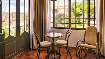 1 bedroom, in-room safe, individually decorated, individually furnished