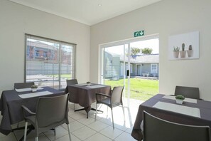 Desayuno todos los días (con cargo)